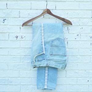 Vintage Highrise Jeans Lace Inset Lightwash Tapered